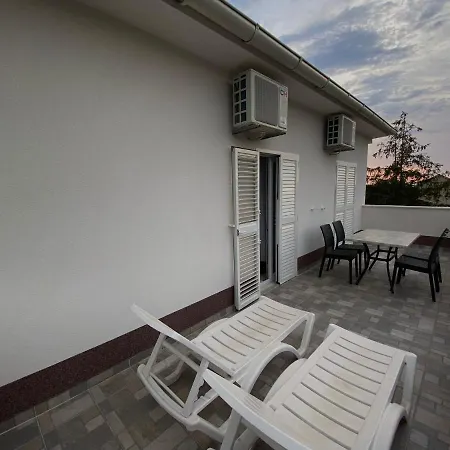 Helena Appartement *