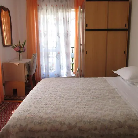 Helena Apartment *