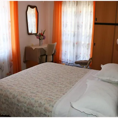 Helena Apartment Primosten